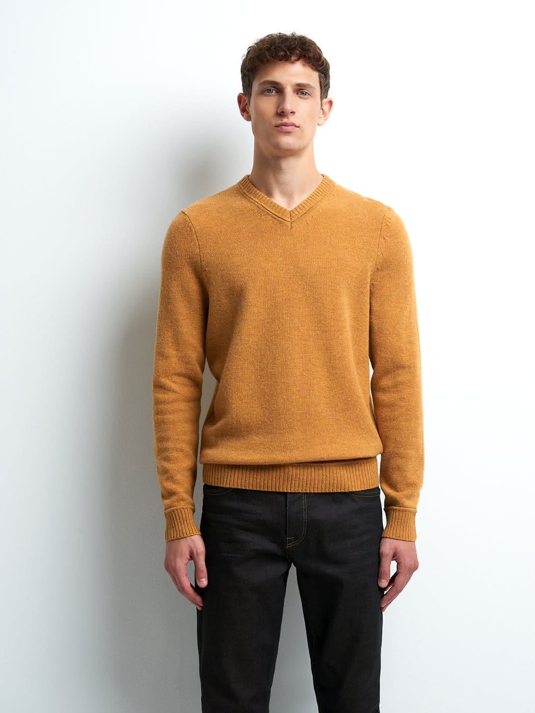 Pull col V en laine d'agneau - DEVRED 1902