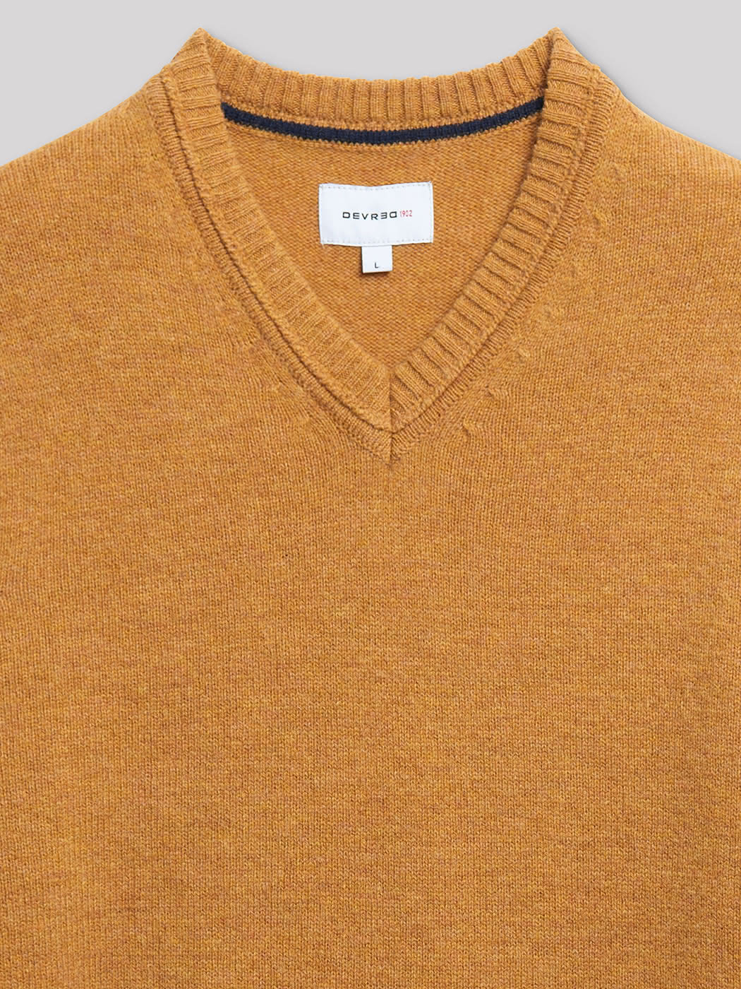 Pull col V en laine d'agneau - DEVRED 1902