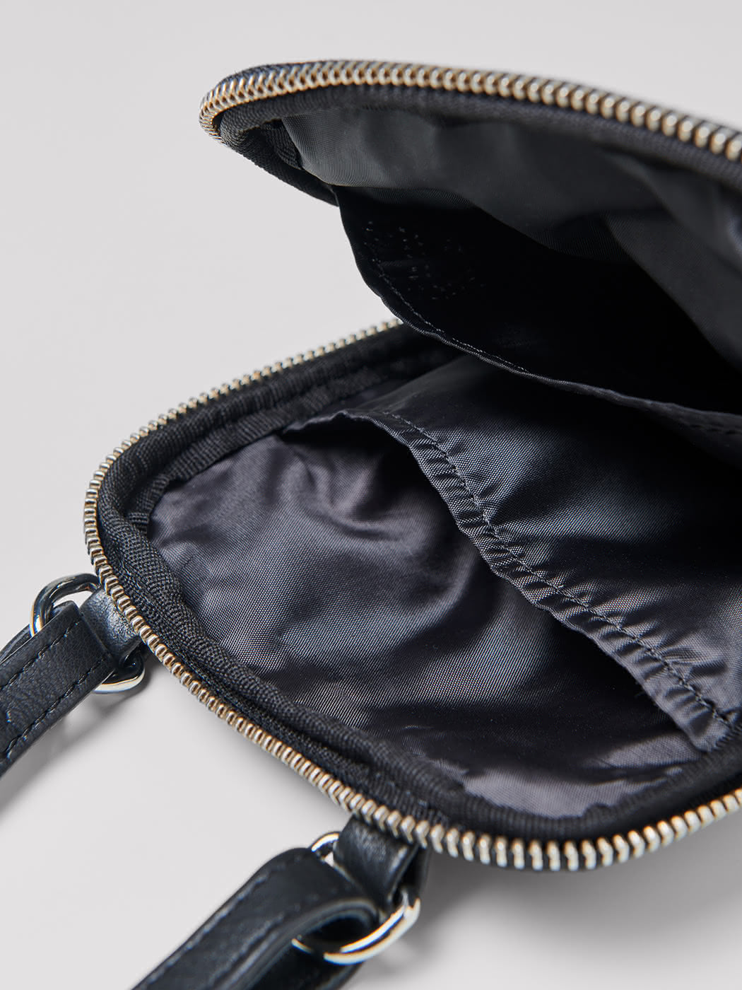 Petit sac bandoulière en cuir uni - DEVRED 1902
