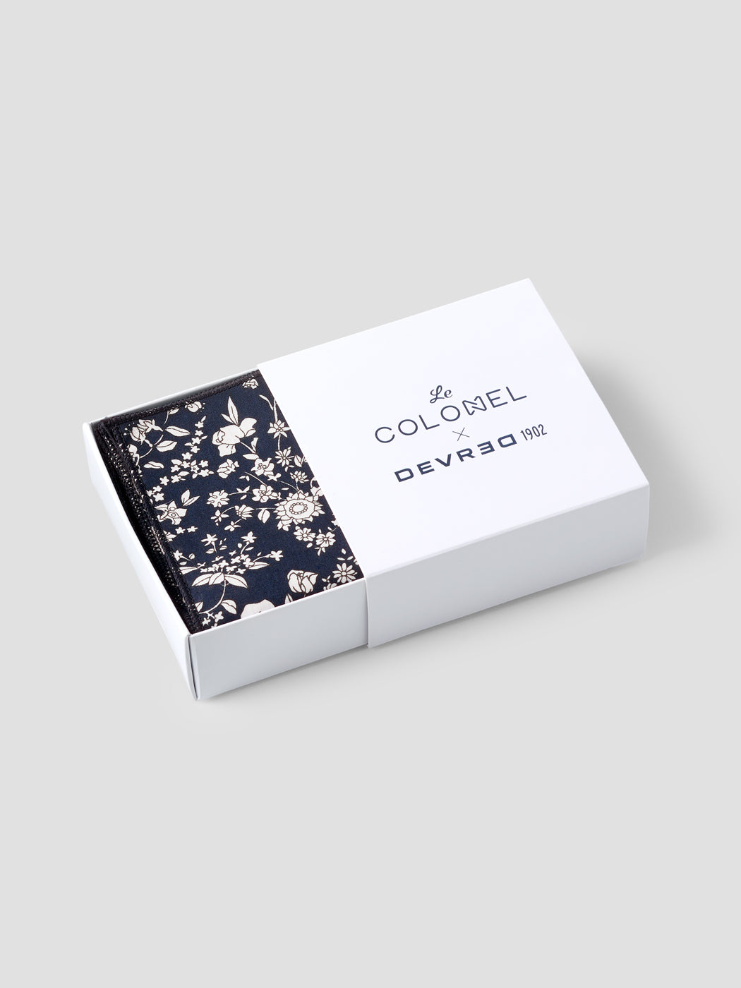 Pochette de costume fleuri Le Colonel - DEVRED 1902